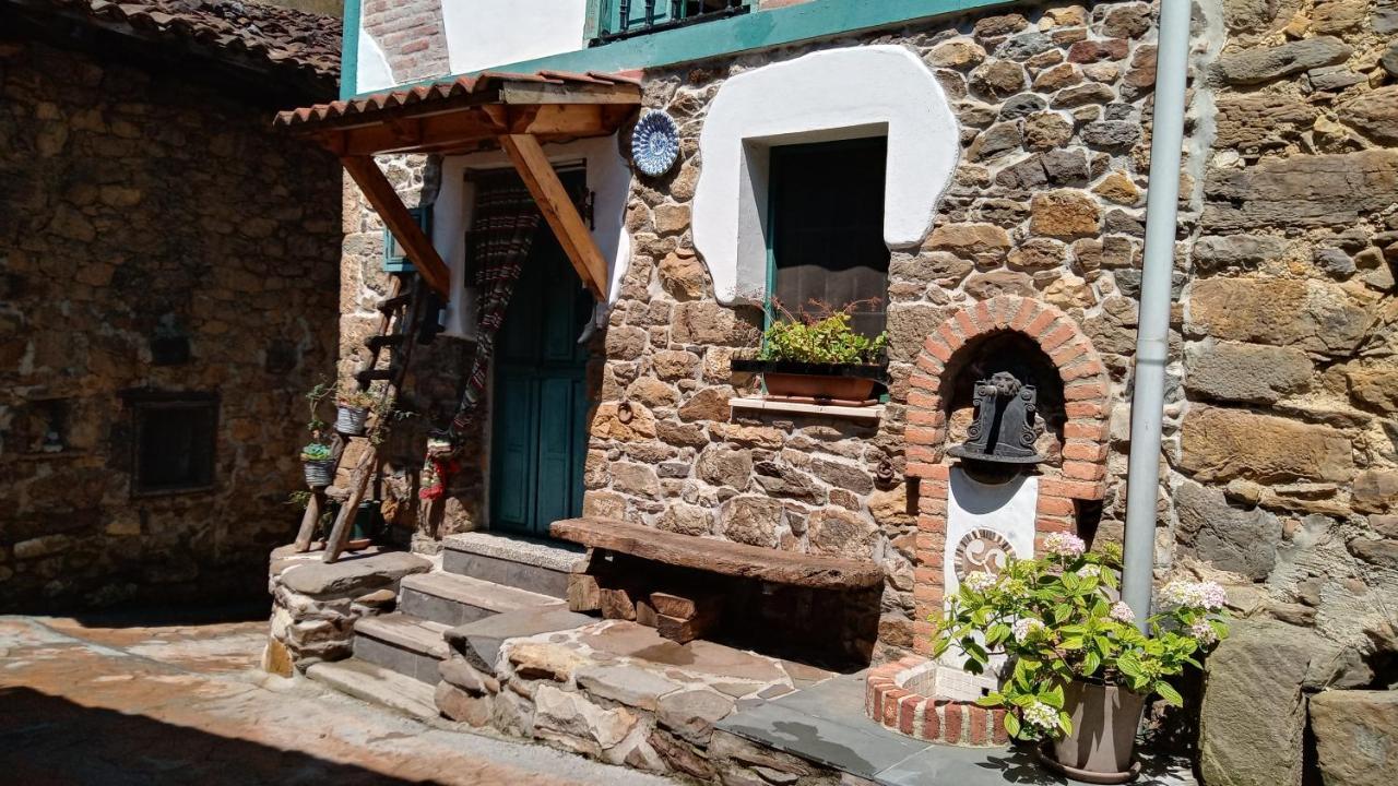 Cal Gallo  Riosa Exterior foto